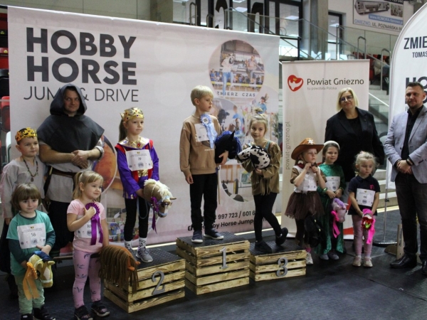 W sobotę, 15 lutego odbyły się Królewskie Zawody Hobby Horse Jump&Drive . Przeprowadzono...